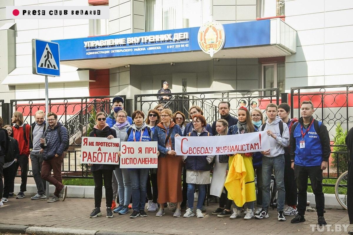 «Совершали координации массовых мероприятий». За что судят беларусских журналистов?