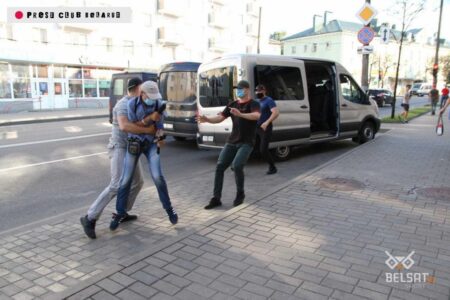 Уголовный кодекс: за воспрепятствование деятельности журналиста — до трёх лет лишения свободы