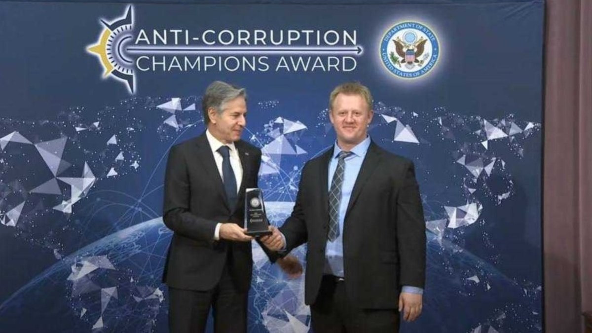 Станіслаў Івашкевіч атрымаў узнагароду Anti-Corruption Champions Award